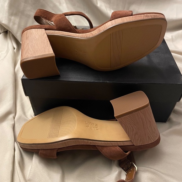Naturalizer Heeled Sandals - Picture 2 of 3